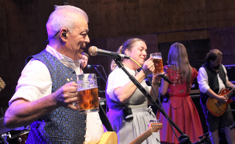 Bandas internacionais estreiam na Oktoberfest Blumenau