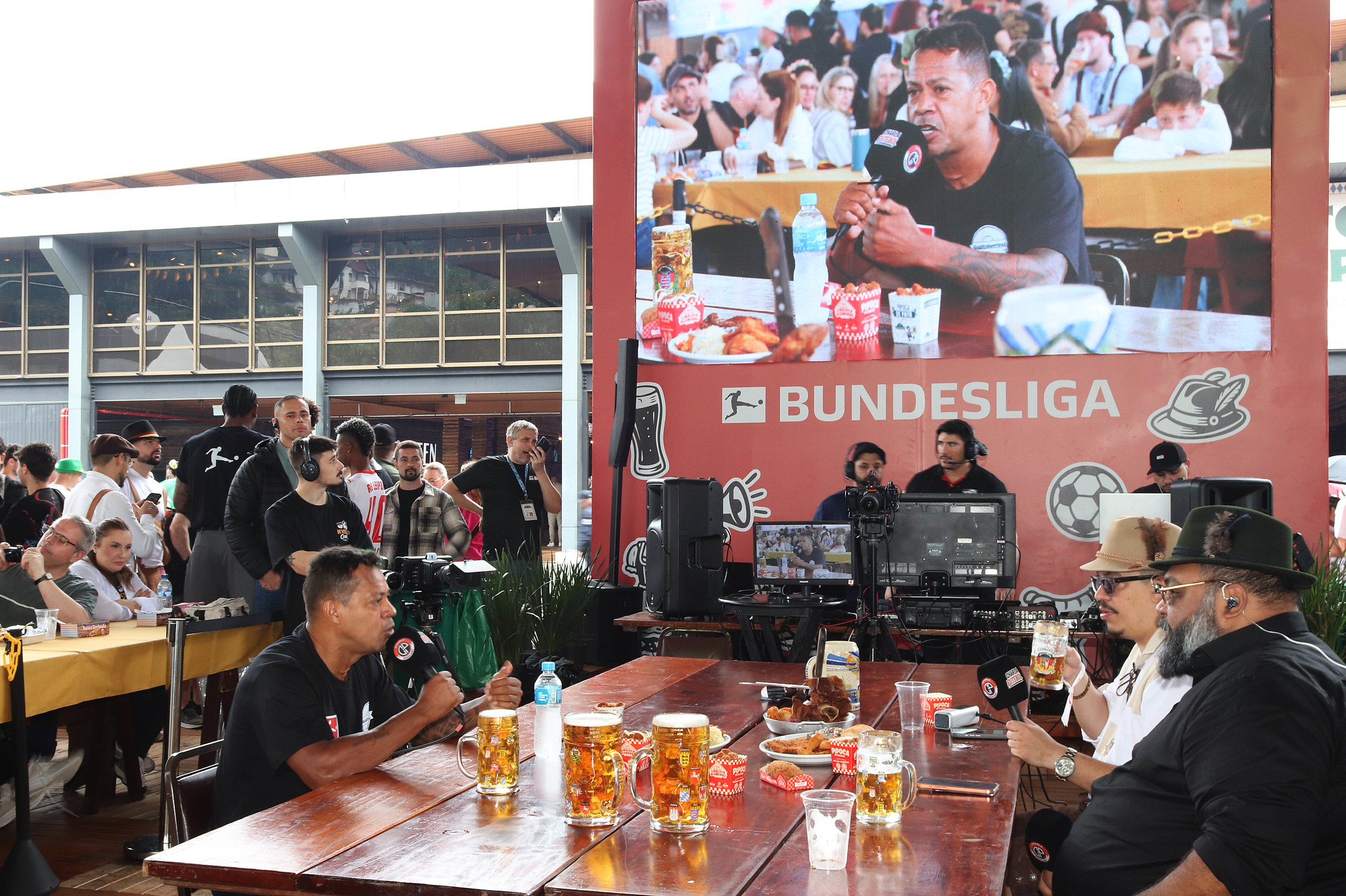Bundesliga encerra participação na 41ª Oktoberfest Blumenau com podcast ao vivo do Parque Vila Germânica