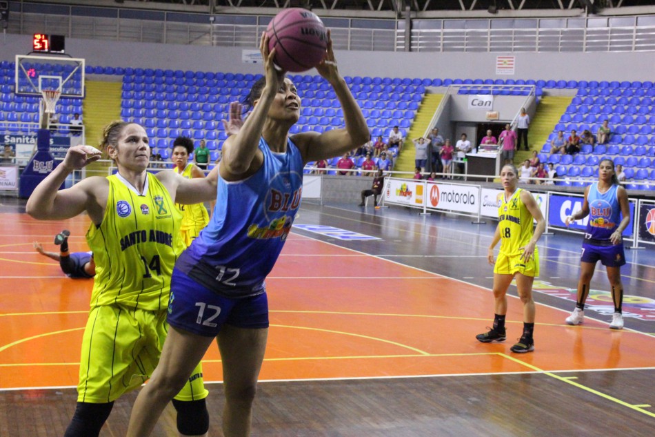 Jogando em casa, basquete feminino vence duas partidas consecutivas