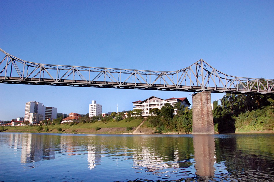 Seurb realiza limpeza de Ponte de Ferro e Túnel da Rua Vitório Alcântara 