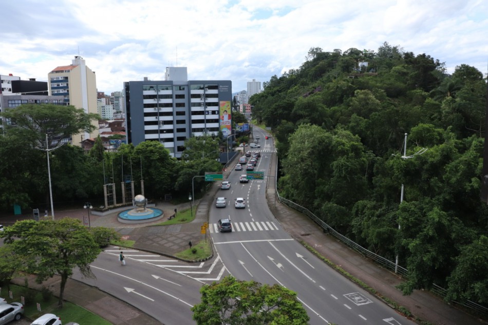 Seurb realiza manutenção da tubulação da Av. Martin Luther