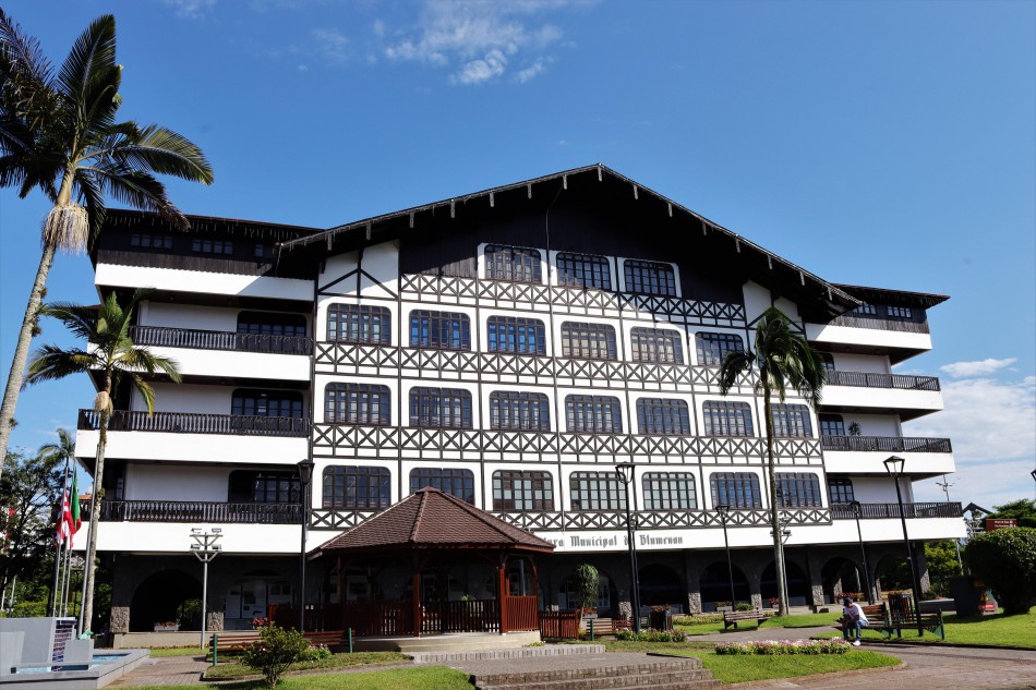 Prefeitura de Blumenau divulga datas de pagamento da segunda parcela do 13º e do abono do magistério